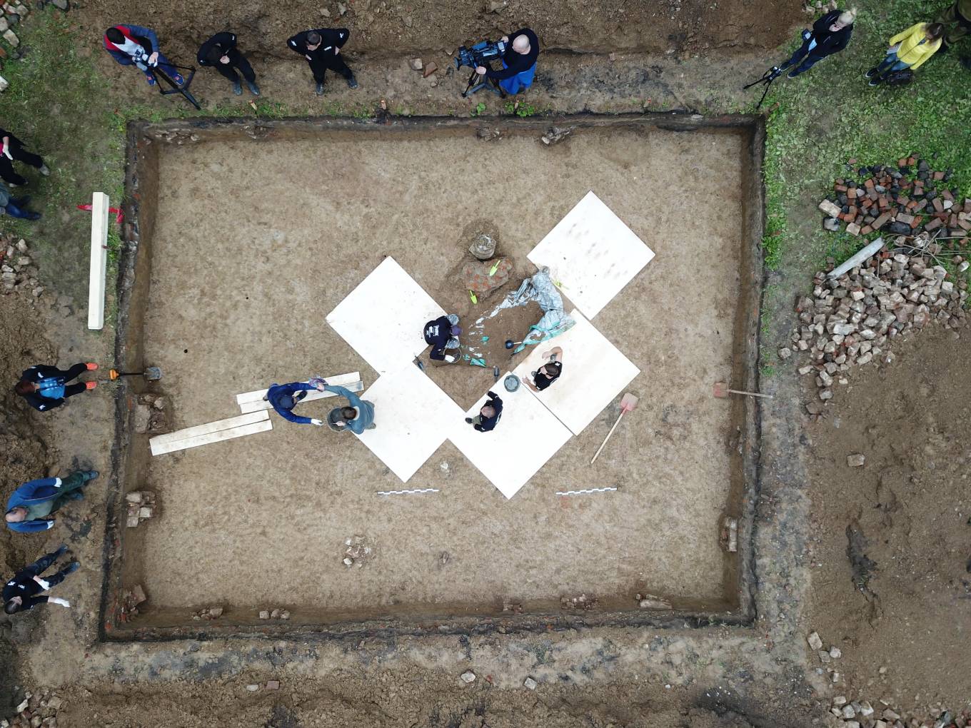 Smolensk 1812-2019 expedition finds a 19th century grave
